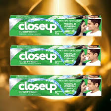 Close Up Pasta Gigi Deep Action dengan Active Zinc Kesegaran Menthol 110g